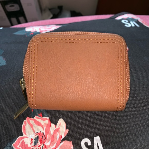 Universal Thread Compact Wallet - Picture 2 of 5